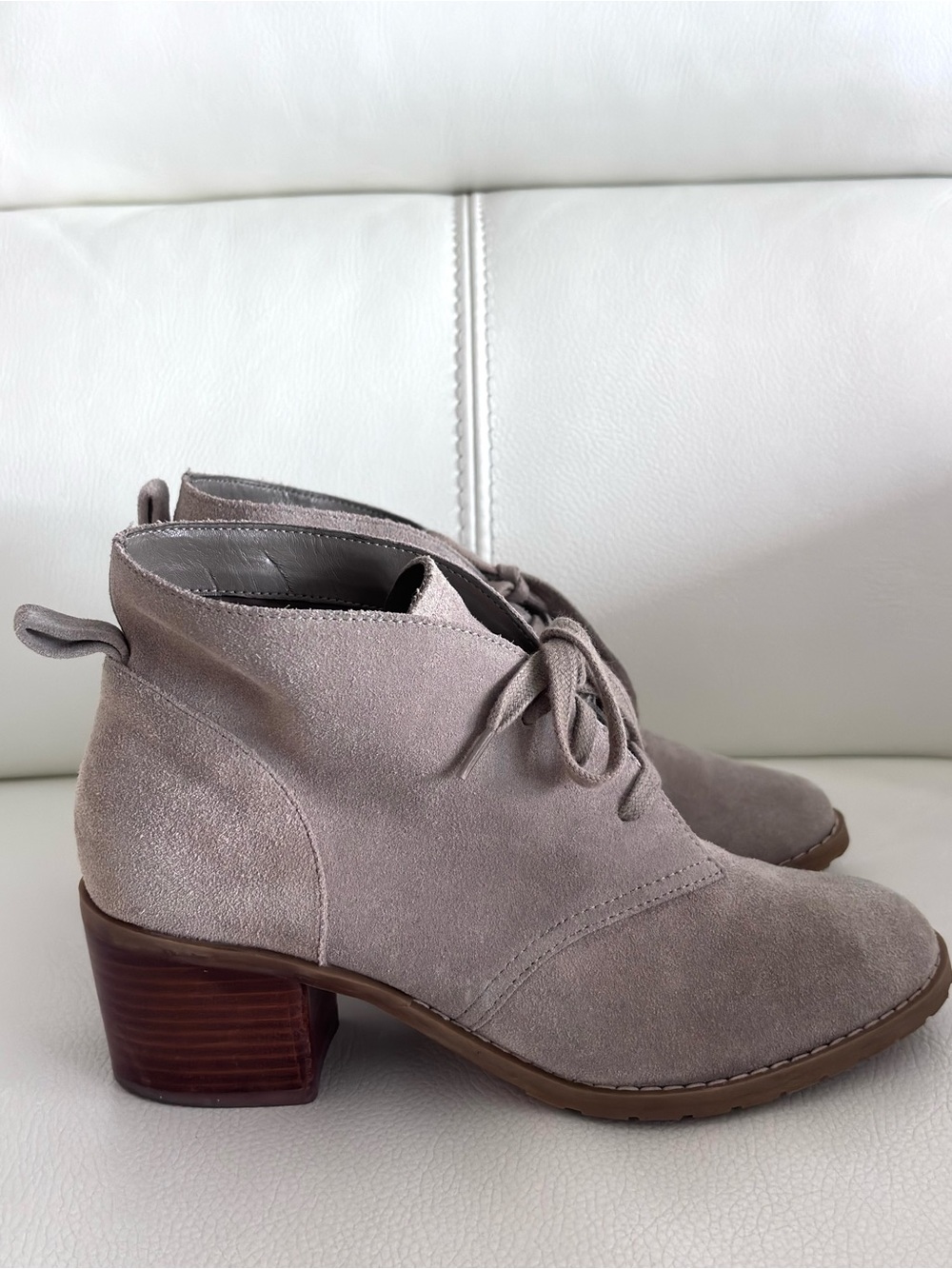 Susina Size 7.5 Taupe Tan Suede Ankle Booties Tie Closure Shoes